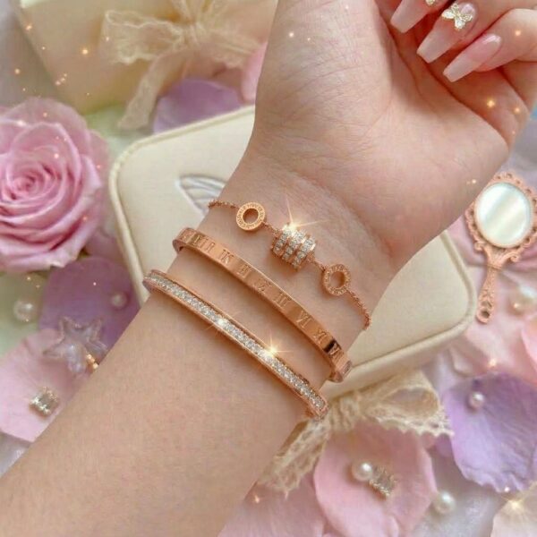 Firefly_GeminiFlash_perfecto ahora hazlo en oro rosa el color 718935 Set de 3 Pulseras de Numero Romanos IIIV Enchapada Oro Rosa