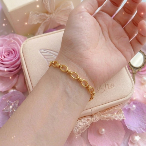 Brazalete con stilo encadenado clasico