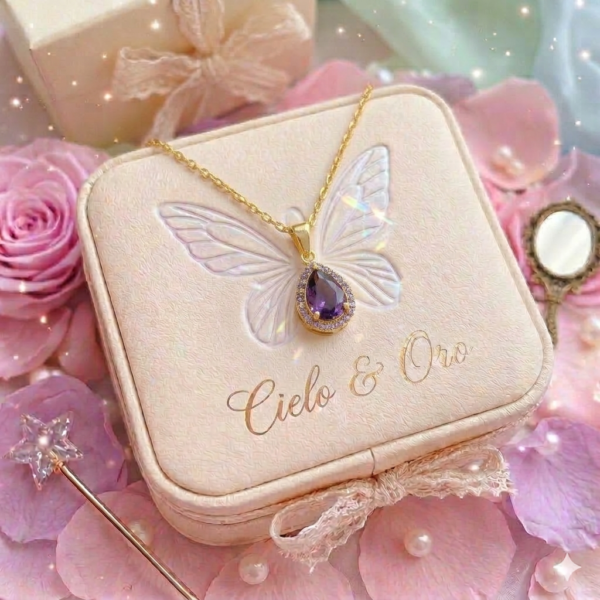 Cadena de con piedra lila en forma de Diamante