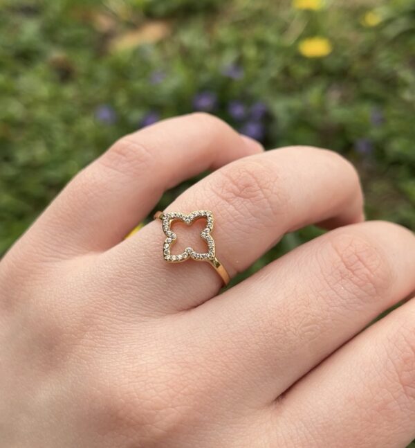 Anillo de trevol enchapado oro real 18k