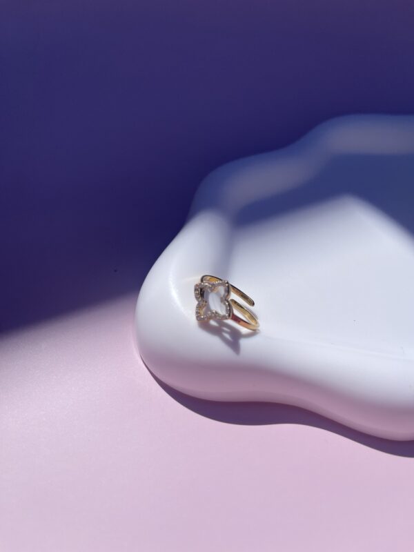 Anillo de trevol enchapado oro real 18k