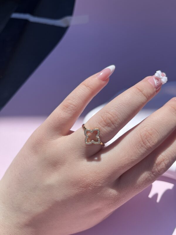 Anillo de trevol enchapado oro real 18k