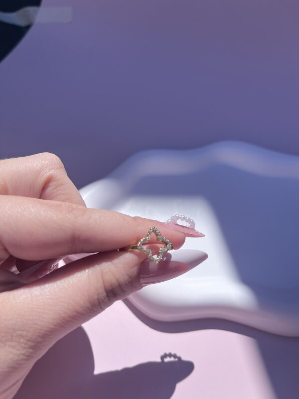 Anillo de trevol enchapado oro real 18k