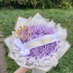 Ramo lila de 10 rosas para mamá