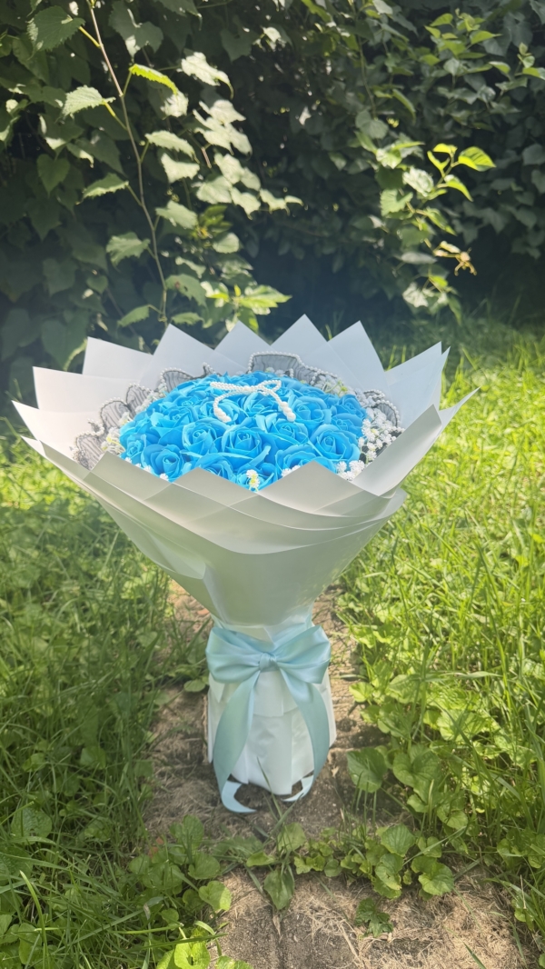 img_0859 Ramo elegante 29 rosas de jabon azules